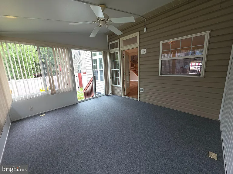 218 Eisenhower Ct — Photo 7