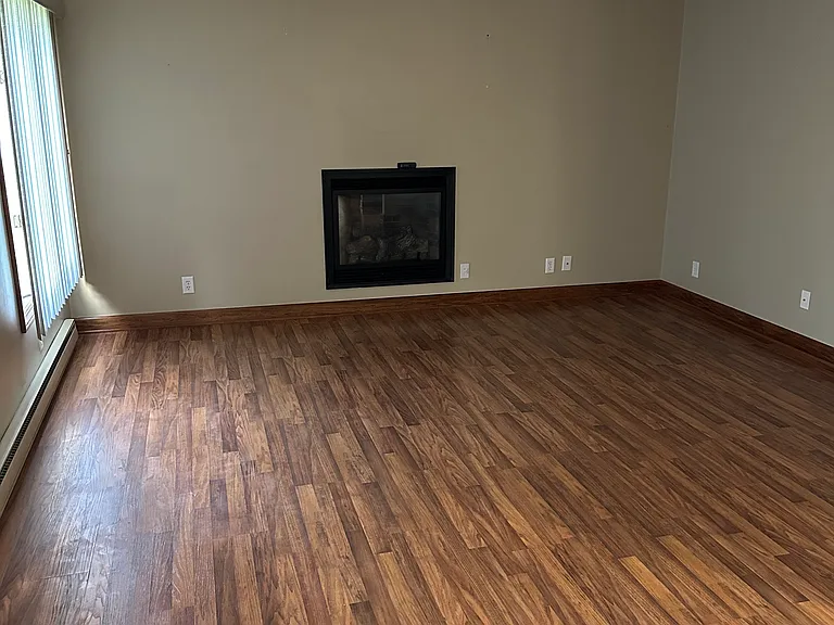 230 Adams St — Photo 3