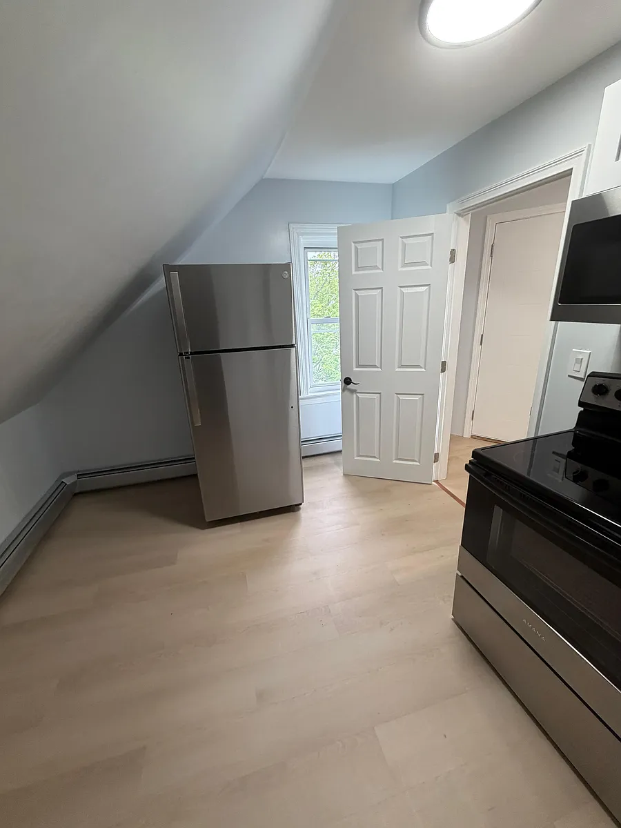 Building Photo - 48 Laura St #3
