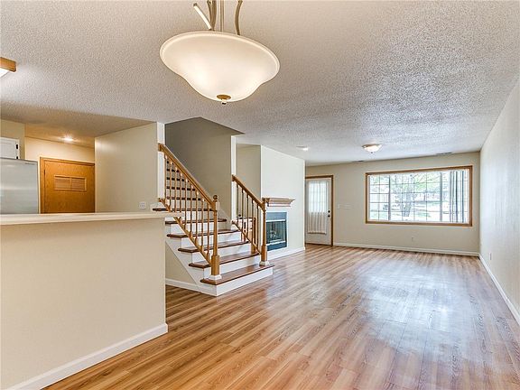 4th image of 1509 SE Delaware Ave APT 3