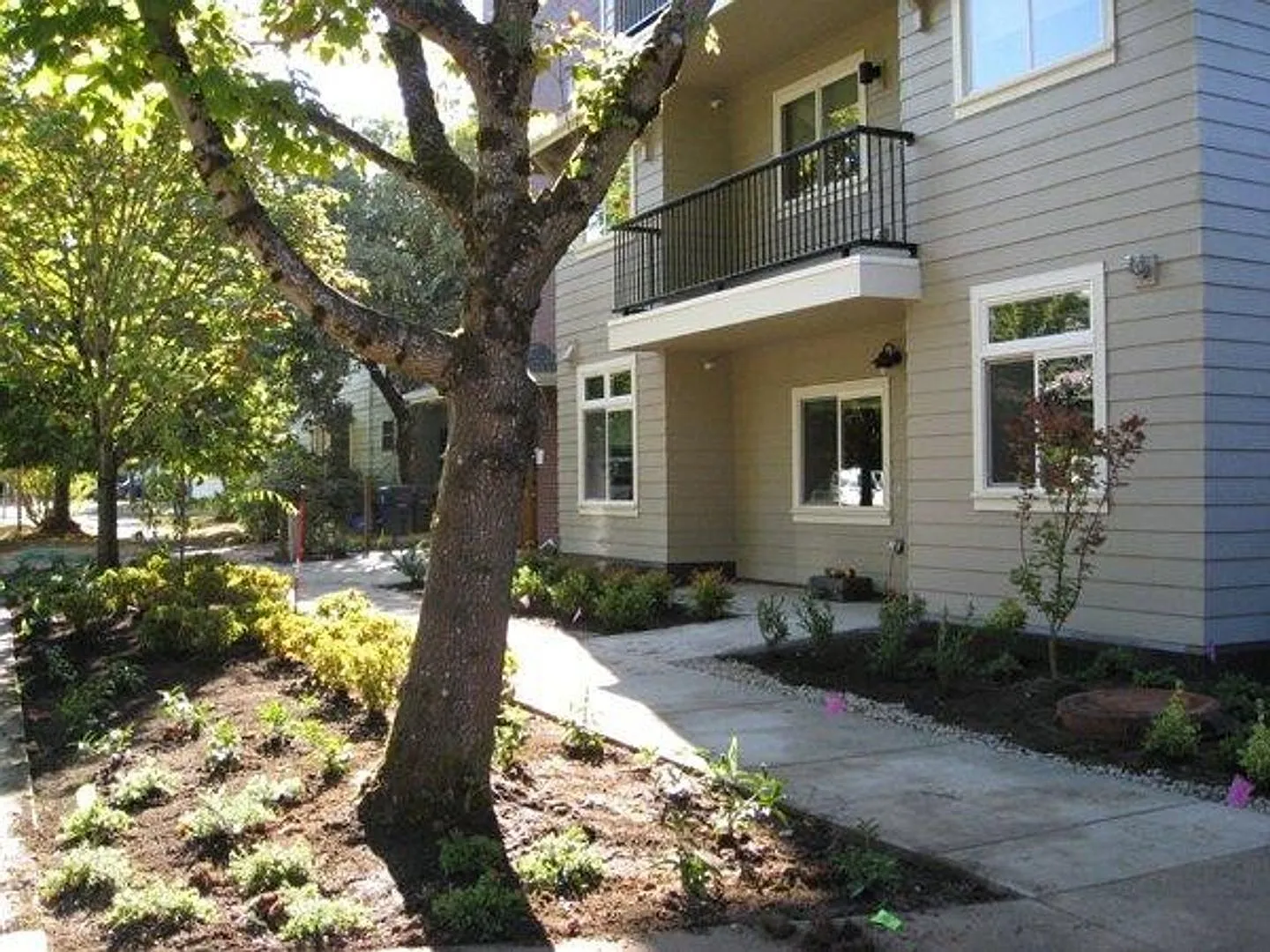 Midtown Apartments — Photo 2