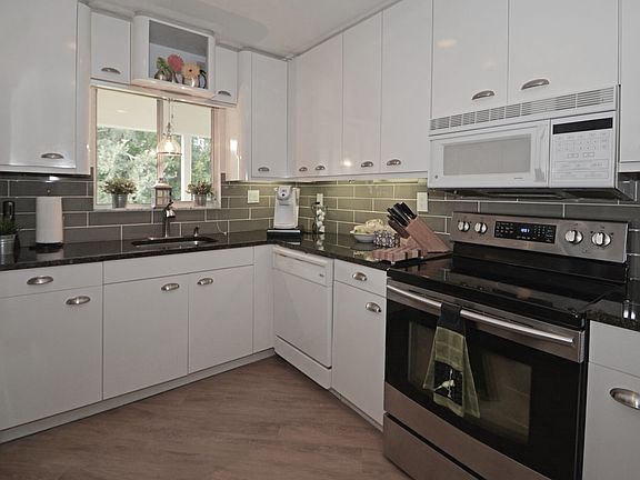 4th image of 4601 Chancellor St NE APT 250