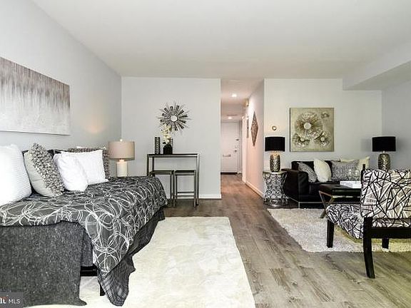 3rd image of 54 G St SW Unit B