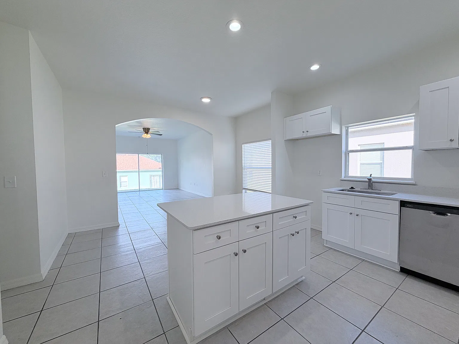 4 bed, 1968 sqft, $2,499 — Photo 4