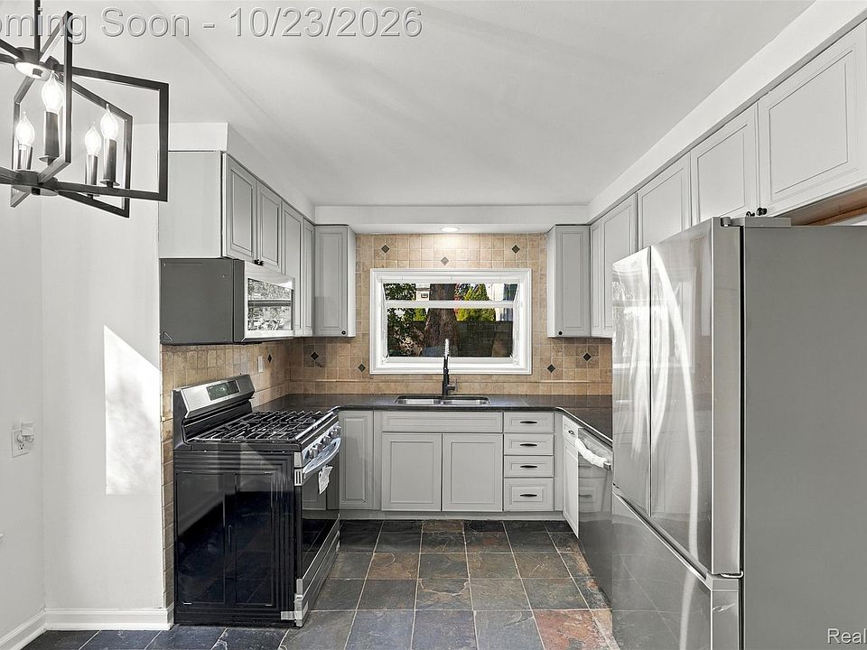 428 Girard Ave, photo 12