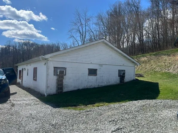 178 S South California Dr W, Coal Center, PA 15423