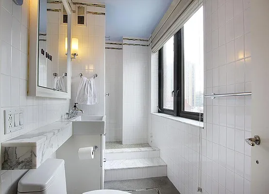 Sold by Warburg | media 6