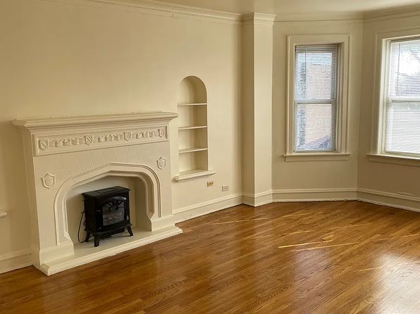 8352 S Maryland Ave APT 3