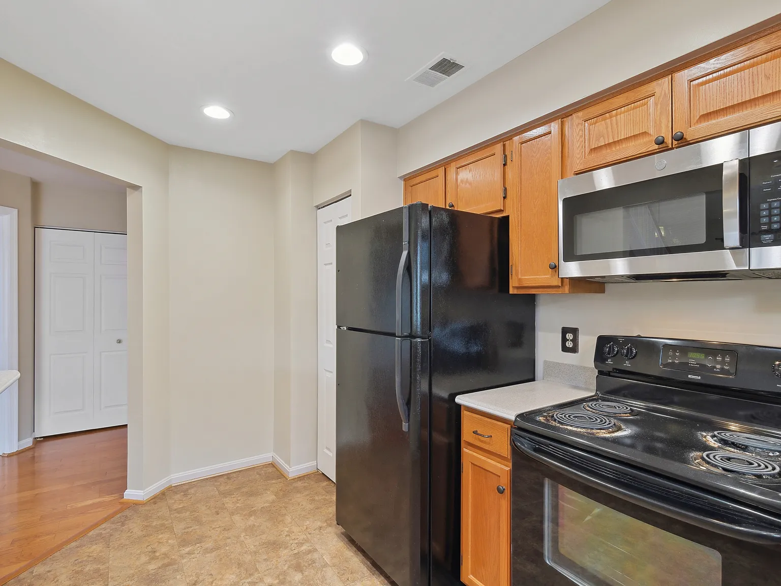 2 bed, 1612 sqft, $2,550 — Photo 3