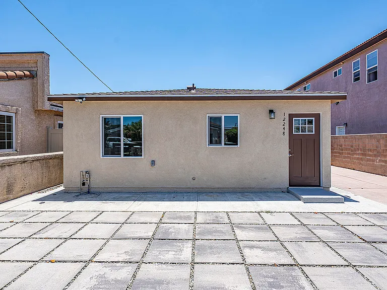 12250 Carver Ln — Photo 1