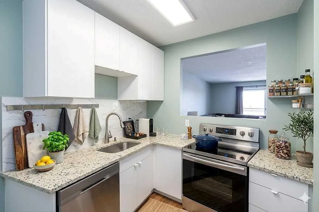 3 bed, 1.5 bath, 1118 sqft, $2,895 — Photo 3