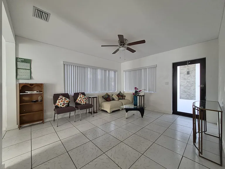 49 NW 30th Ave #2 — Photo 34