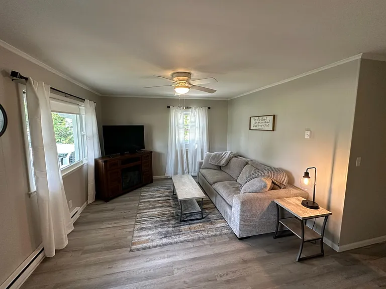 220 W Swayzee St — Photo 1