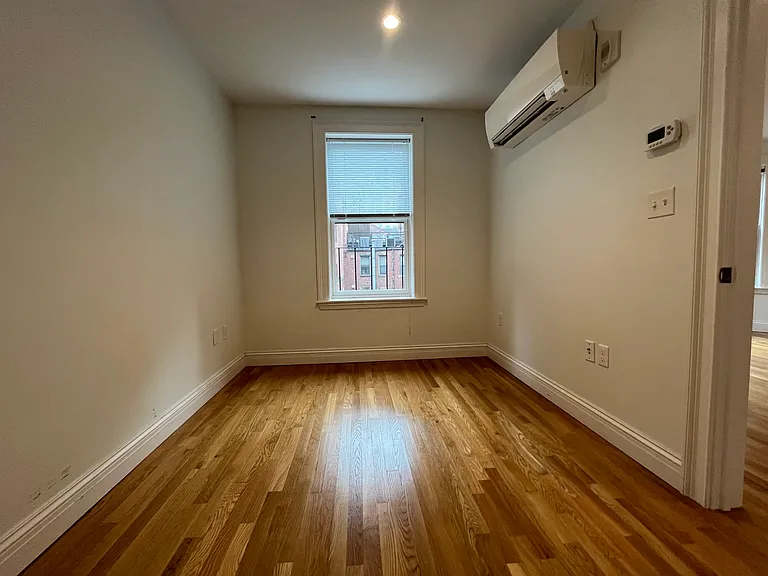 166 Newbury St #4R — Photo 8