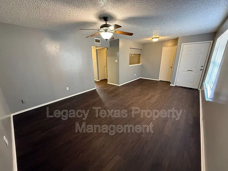 1714 Short St #A — Photo 3