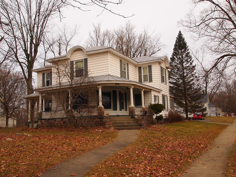 1st image of 125 Oak St