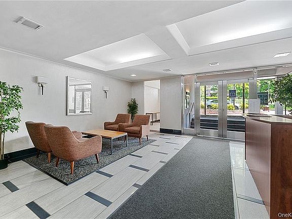 2nd image of 2711 Henry Hudson Pkwy W APT 6D