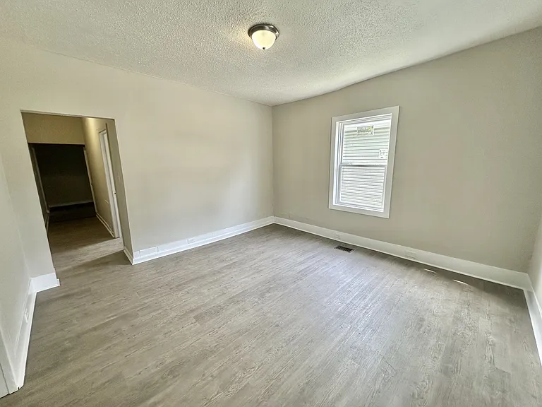 719 Washington Ave SW — Photo 3