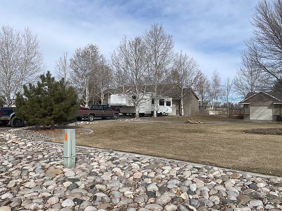 2nd image of 4845 Amber Ln