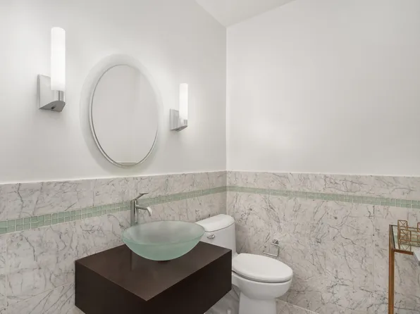 212 East 57th Street image 10 of 10