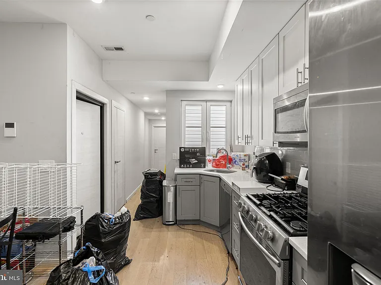 2142 W Master St #B — Photo 4
