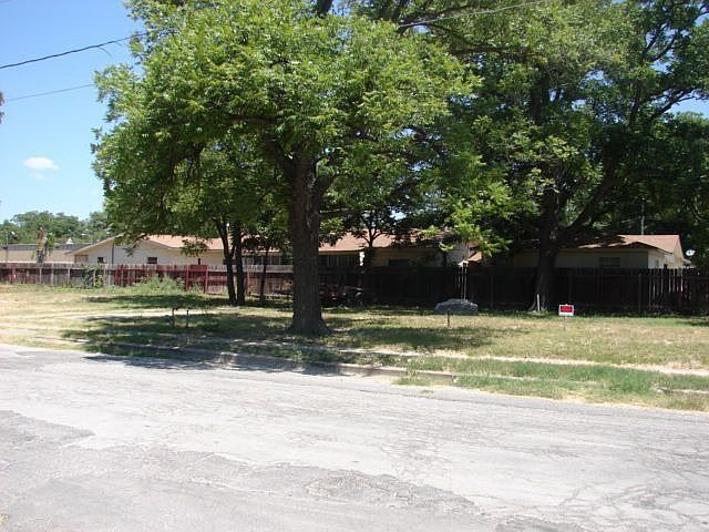 2nd image of 108 E Pafford St