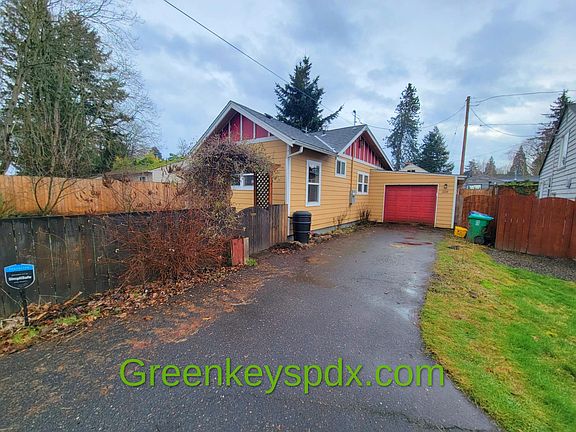 Long driveway to garage