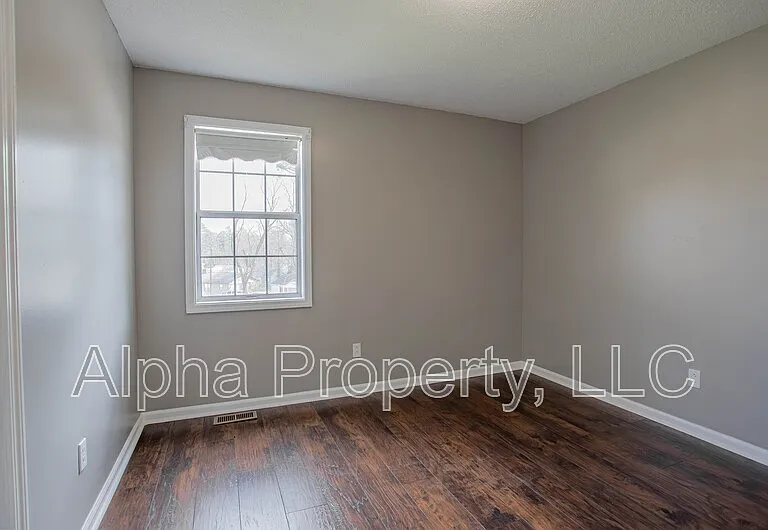 210 Carter St — Photo 8
