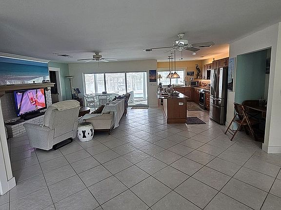 5th image of 160 Pago Pago Dr W