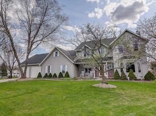 220 Erin Ct, West Bend, WI 53095