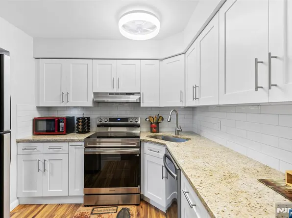 464 Liberty St APT 107B, Little Ferry, NJ 07643