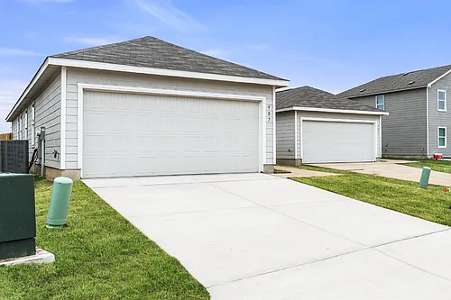 907 Stricker Path Photo 1