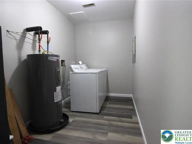 228 Spring House Ln — Photo 15