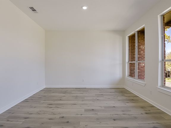 5th image of 2916 Forestwood Dr