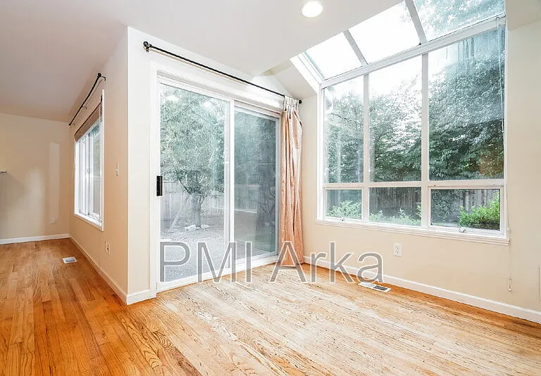 2451 238th Pl NE — Photo 5