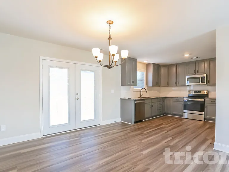 209 Hampton Oaks Cir — Photo 5