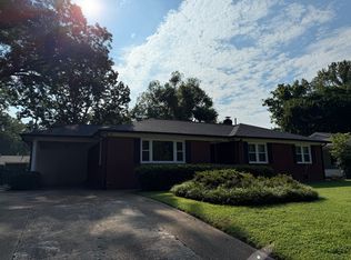 1086 Perkins Ter, Memphis, TN 38117