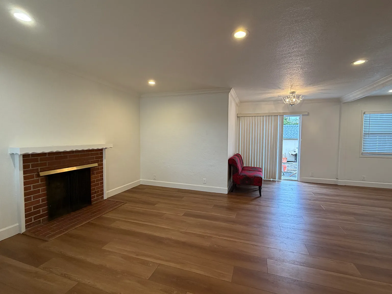 3 bed, 1000 sqft, $3,600 — Photo 3