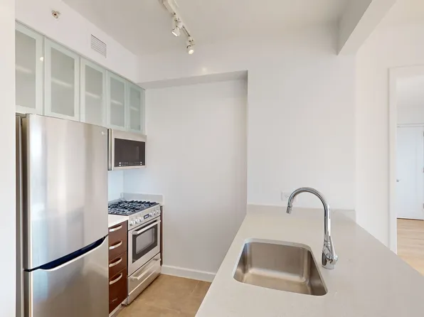 808 Columbus Avenue image 1 of 9