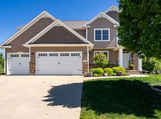 6151 Spring Cir, Davenport, IA 52807