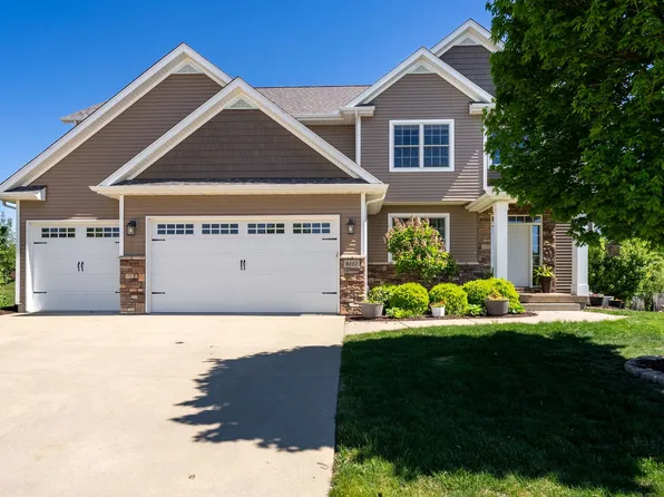 6151 Spring Cir, Davenport, IA 52807