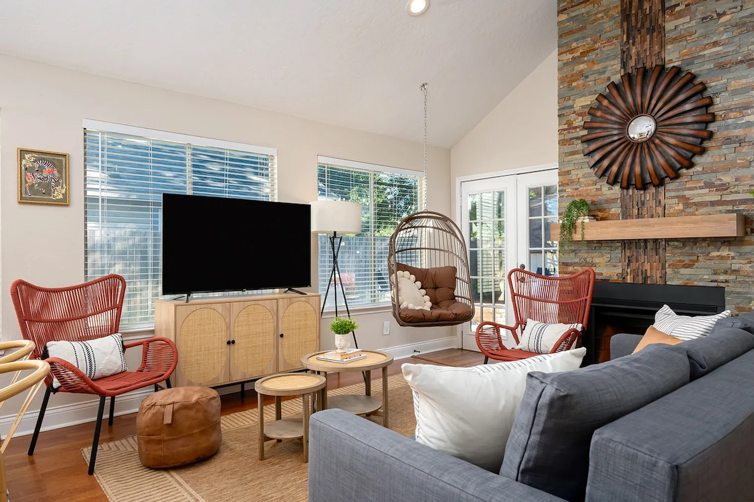 3 bed, 2.0 bath, $4,649 — Photo 3