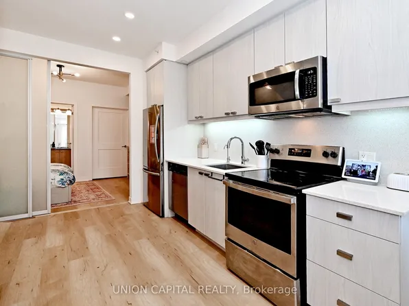 57 Finch Ave W #39, North York, ON M2N 2H3