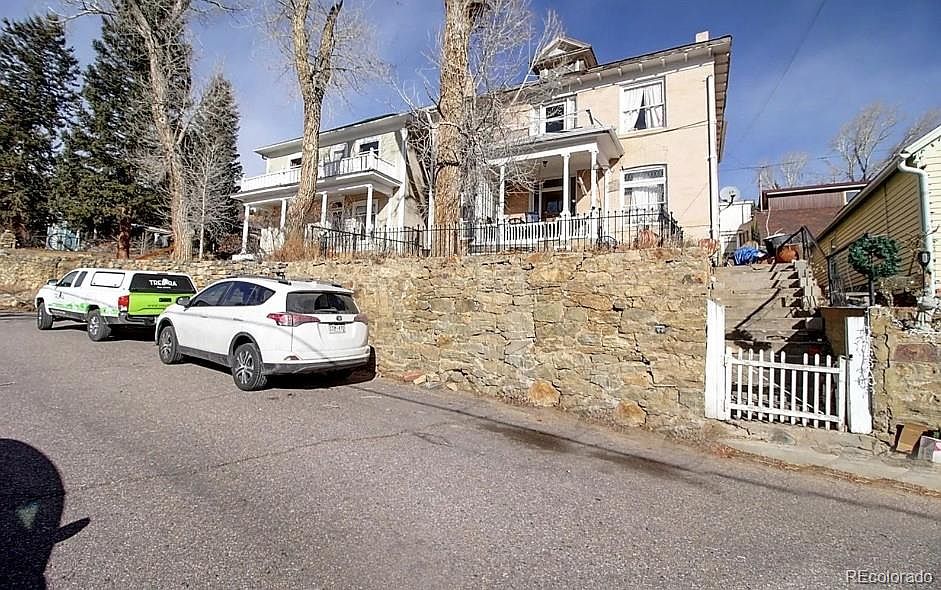 1st image of 209 W 1st High Street