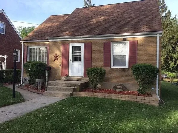 912 N Dement Ave, Dixon, IL 61021