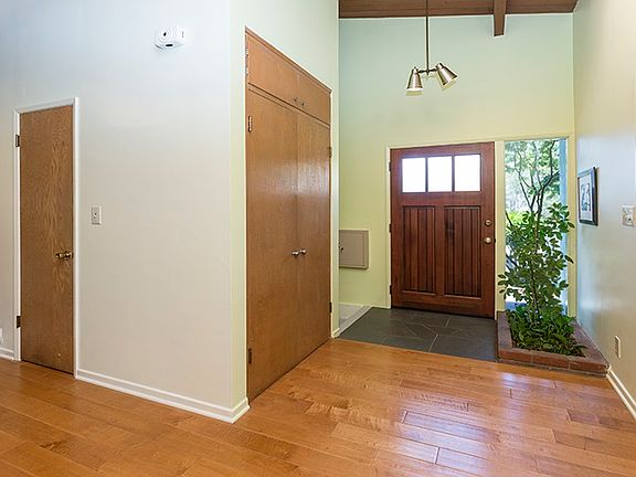 Front entrance foyer