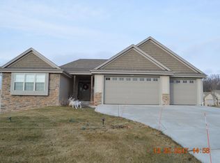 4624 W Devinshire Dr, Franklin, WI 53132