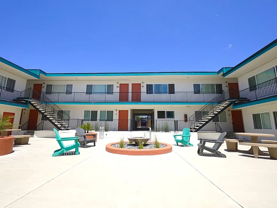 2720 Broadway