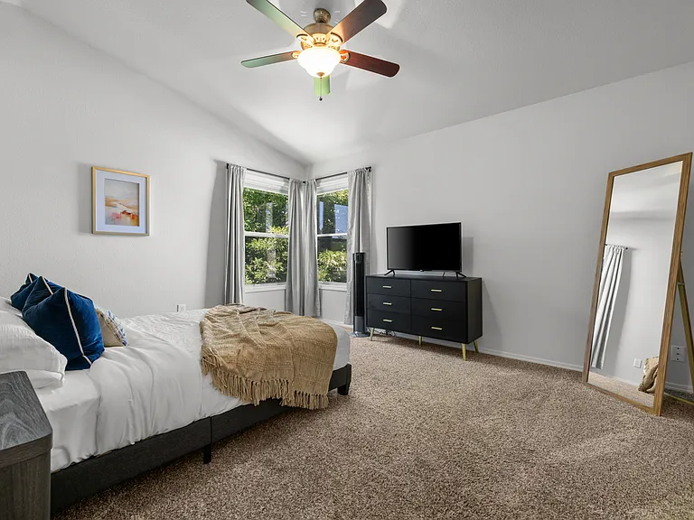 1528 E Falconrim Ct — Photo 38