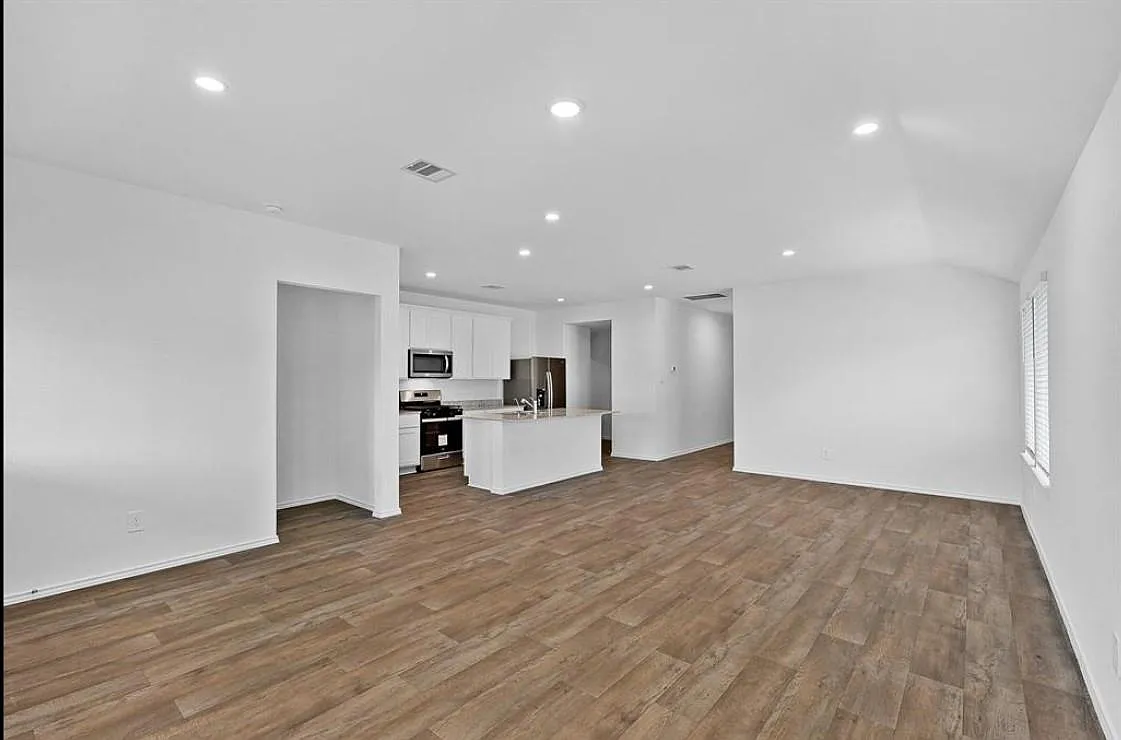 3 bed, 2.0 bath, 1638 sqft, $2,150 — Photo 4